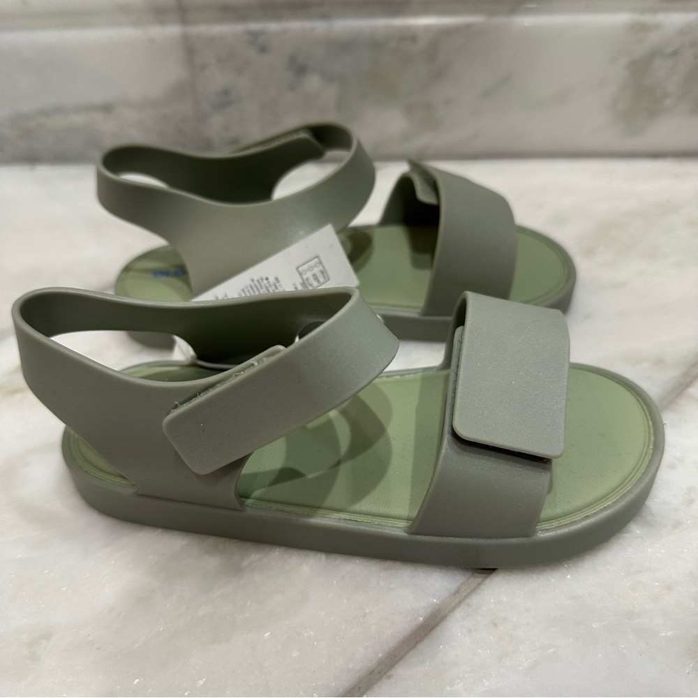 NWT 11 Toddler Girls Green Old Navy Sandals